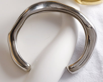 Glossy Curved C- Silver Shaped Bracelet