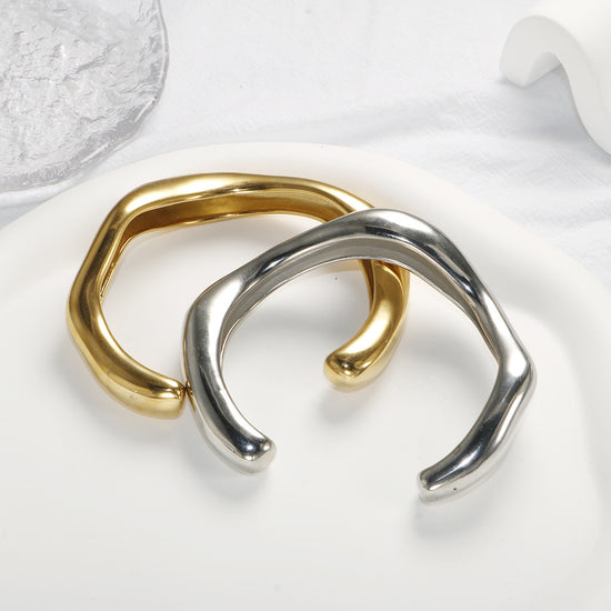 Glossy Curved C- Silver Shaped Bracelet