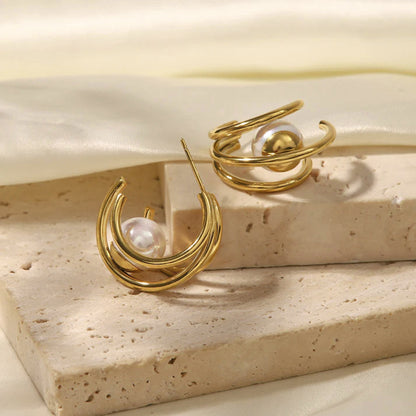Gold earrings with Pearl